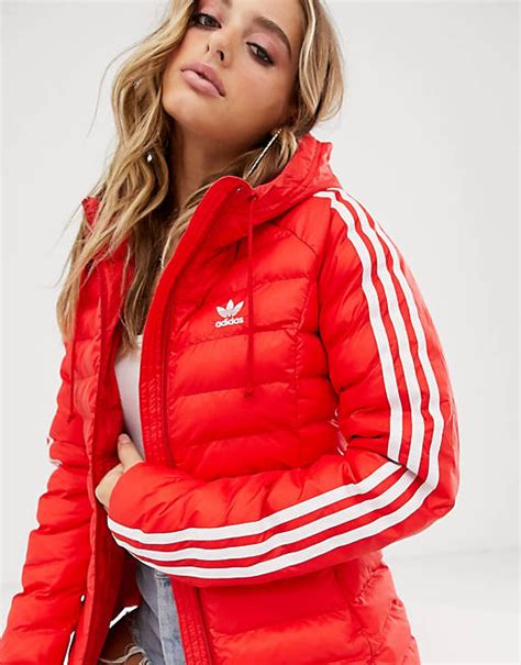 adidas jacke damen mit roten streifen aus dem tv series|Rote Jacken .